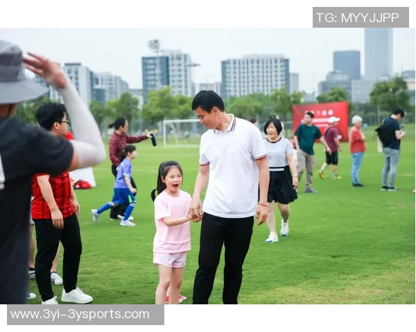 维尼修斯与女友甜蜜互动内马尔点赞称赞这个男孩深深爱着她 维尼修斯与女友甜蜜互动内马尔点赞称赞这个男孩深深爱着她