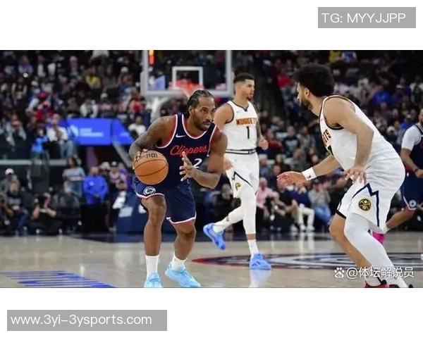 保罗现场观战快船与掘金激烈对决两支顶级球队的精彩较量 保罗现场观战快船与掘金激烈对决两支顶级球队的精彩较量